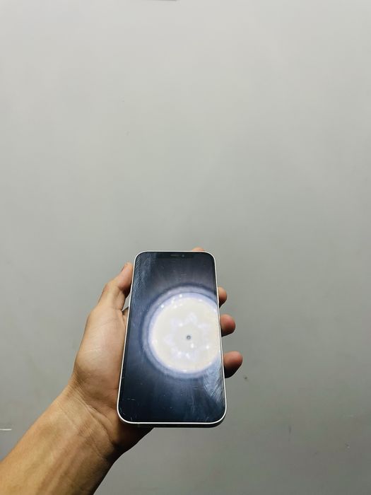 Iphone 12.
