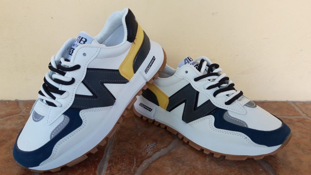 Продаю женские кроссовки размеры имеется