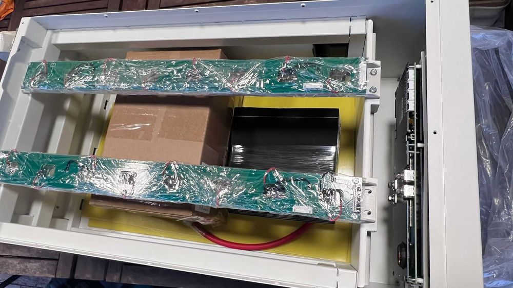 Carcasa verticala  premium  48 V/51.2V  LifePo4 stocare nergeie solara