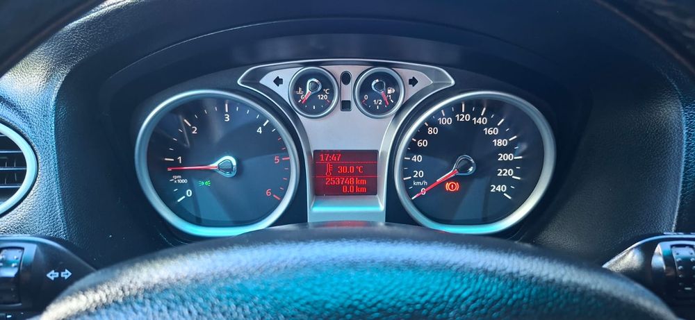 FORD Focus 2010 — imagine 4