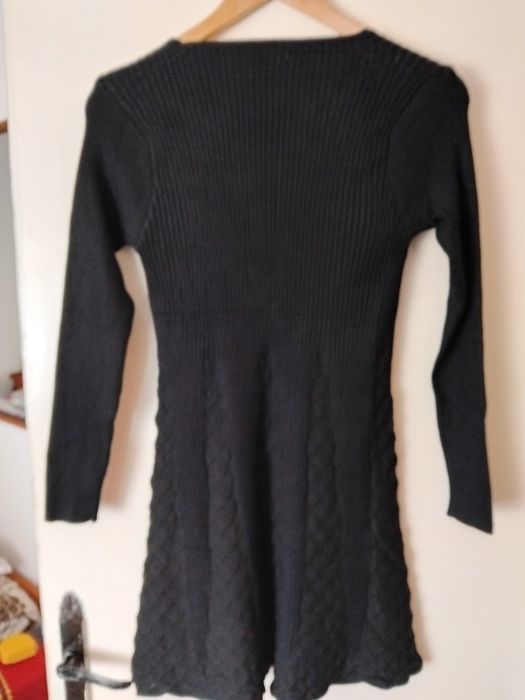 Rochie neagra pentru primăvară