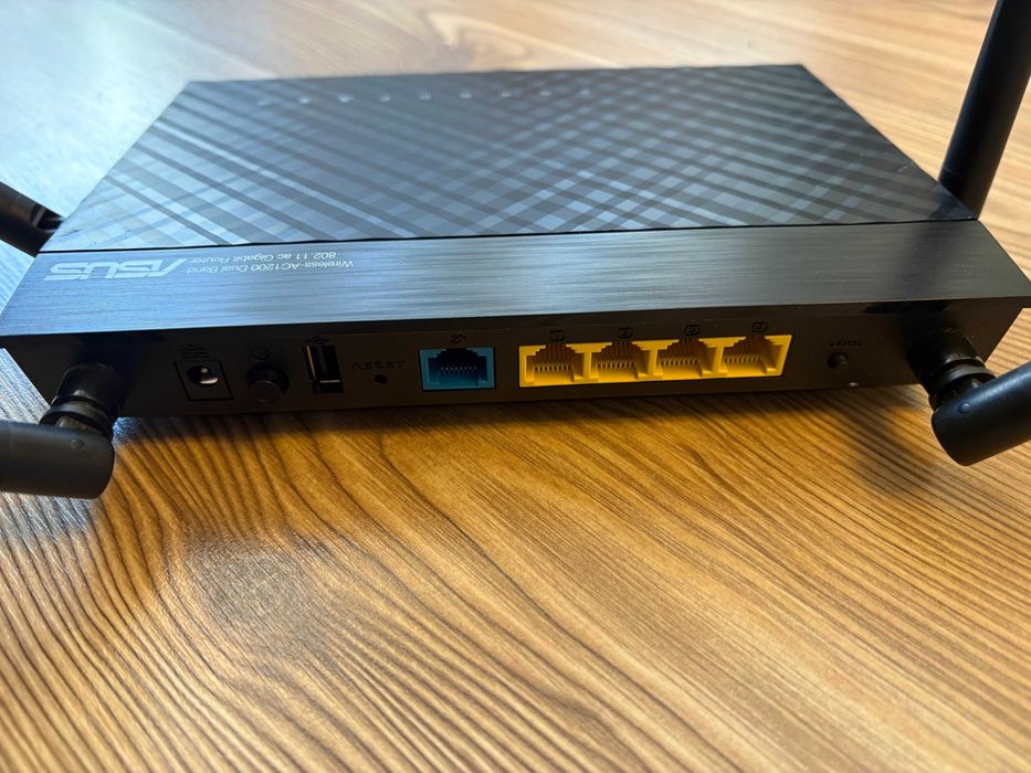 Router WiFi Asus RT-AC1200G+