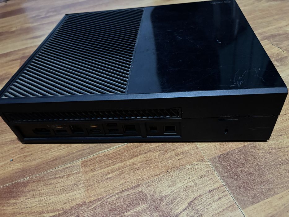 Vand xbox one  simplu