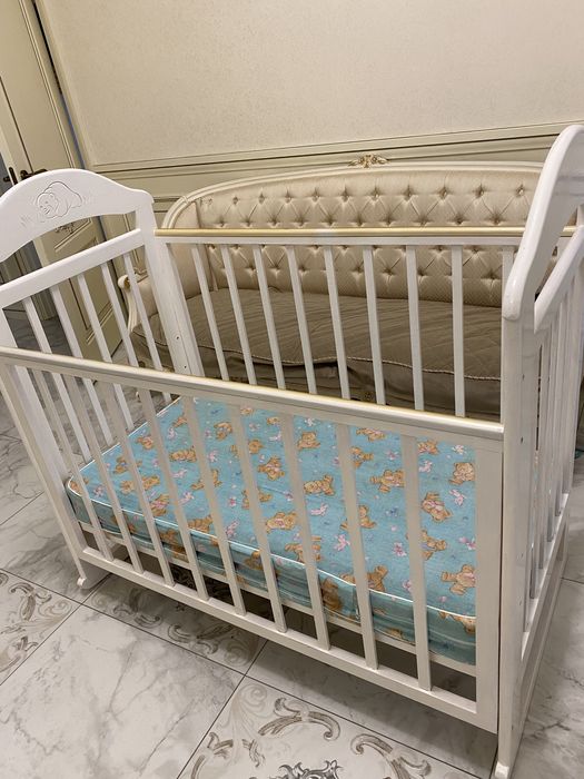 Детская кровать белого цвета