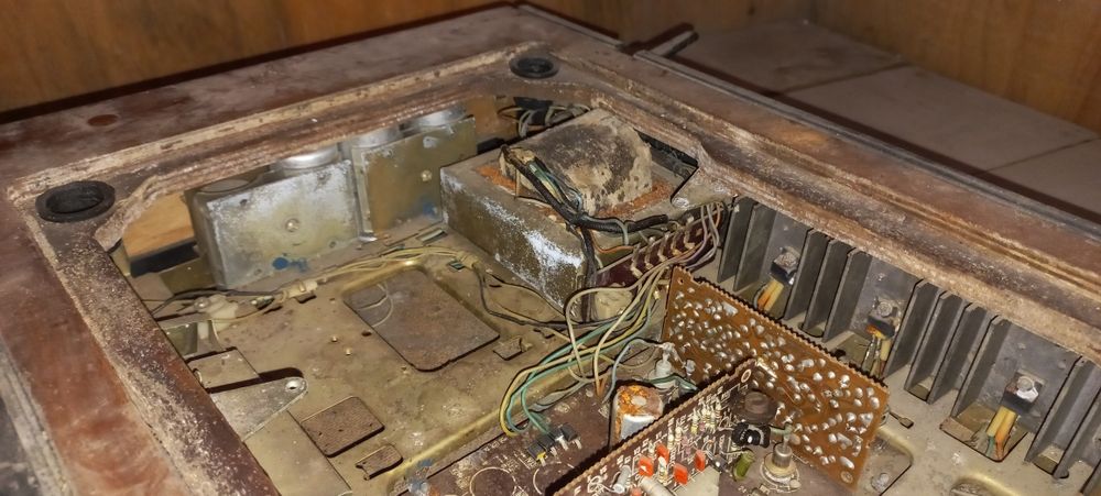 Усилитель Вега 104 стерео. КОНДЕНСАТОРЫ