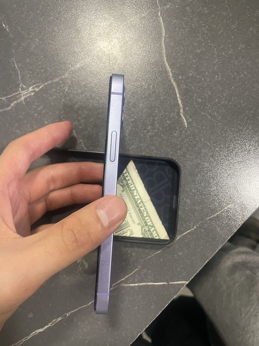 IPhone 12 в хорошем состоянии