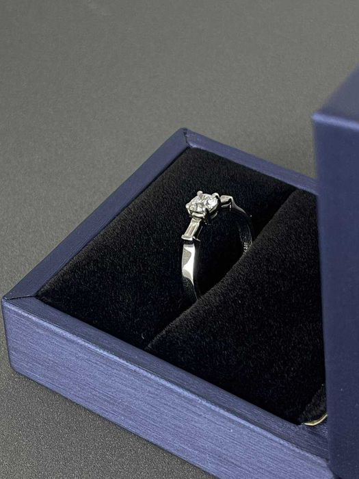 Кольцо с бриллиантом 17 размер 0,5 кт 3,31г