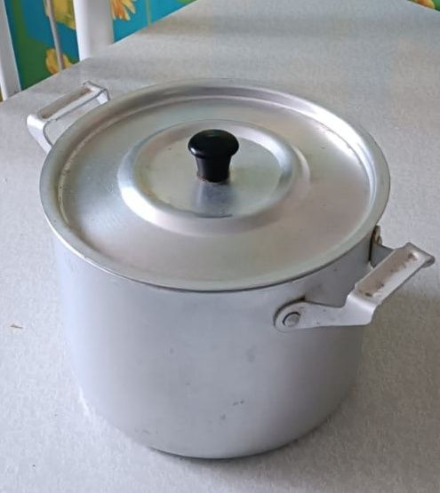 Продам кастрюлю 2 л