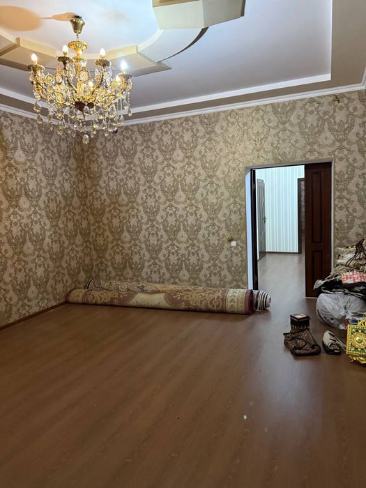 Шахрисабз шахридан 3 хонали 100 кв метрлик квартира сотилади срочно