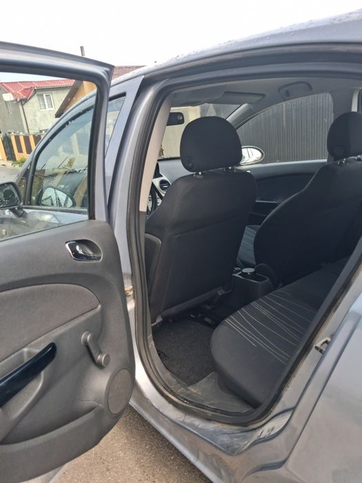 Vând Opel corsa D