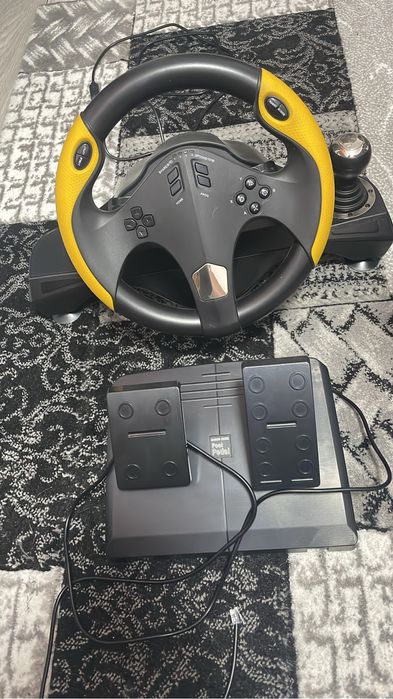 Volan cu pedale in stare buna