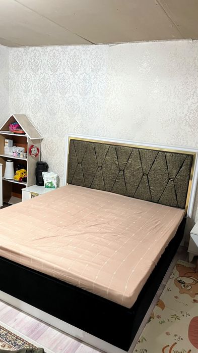 Кровать тумбасымен