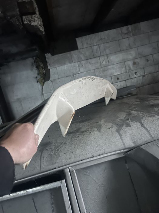 Продам спойлер универсальный