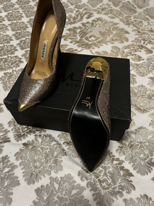 Туфли в золотом цвете