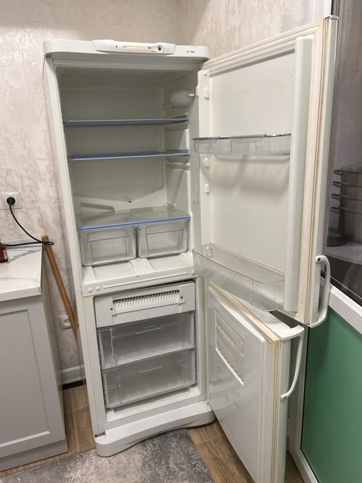 Продам нерабочий холодильник