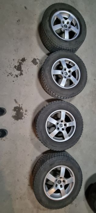 Комплект 16" джанти за Honda със зимни гуми 225/70 R16