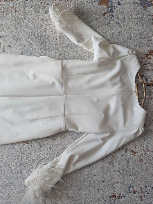 Платье вечернее белая очень красивая