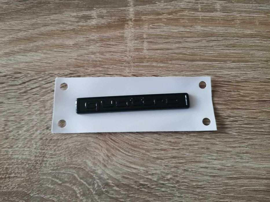 Audi Quattro черен гланц малък размер емблема