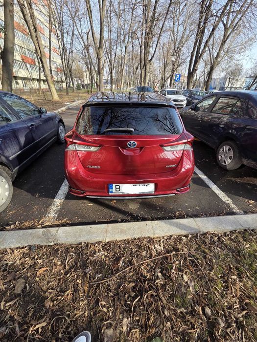 TOYOTA Auris  Hatchback hibrid 1.8L - pret usor negociabil