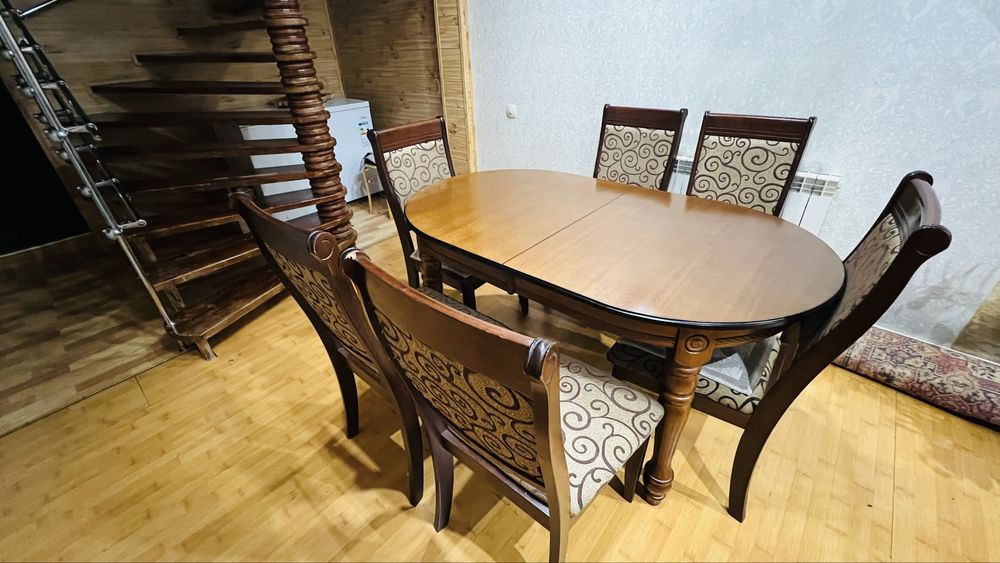 Продам стол раздвижной со стульями 6 шт
