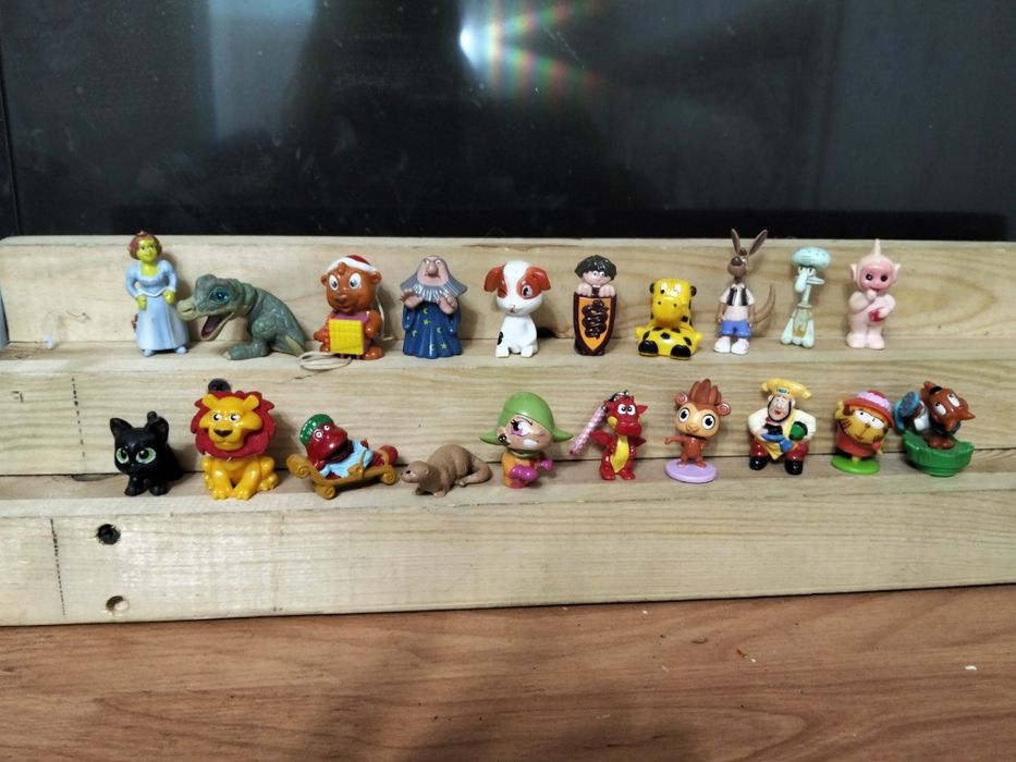 Продам киндеры 90 годов разные