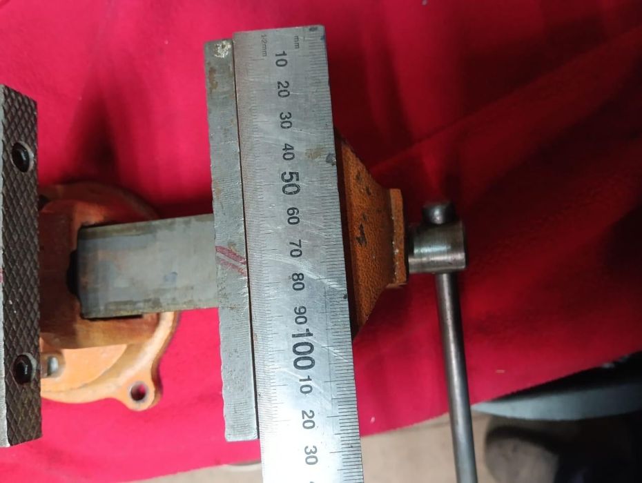 Продам тиски слесарные