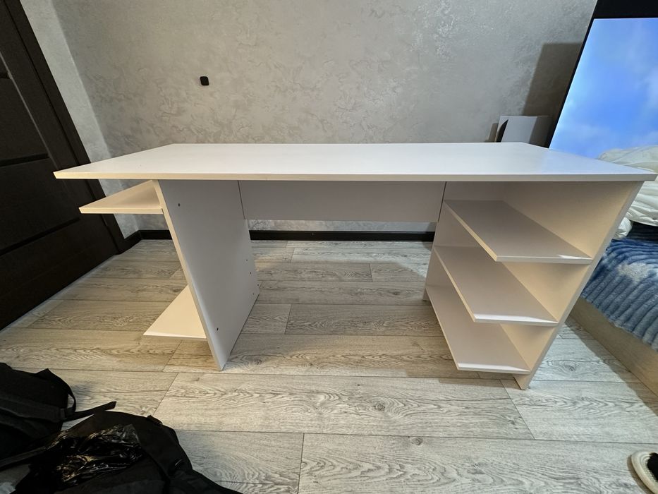 Продаю компьютерный стол