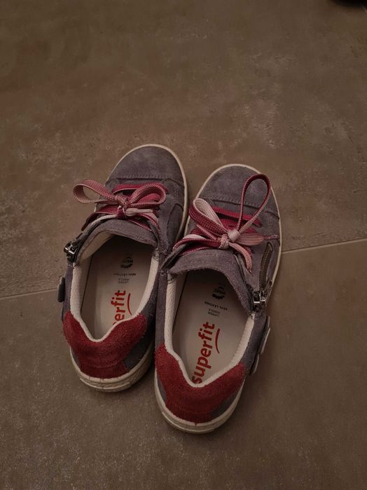 Sneakers Superfit fete, 32, roz cu gri, fluturasi, piele