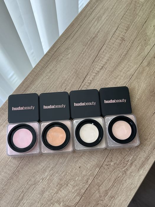 Pudra Huda Beauty