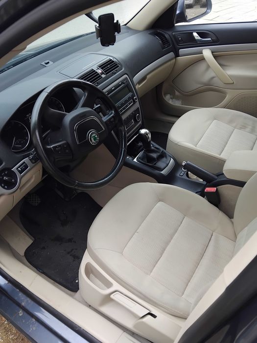 Шкода Октавия 1.8