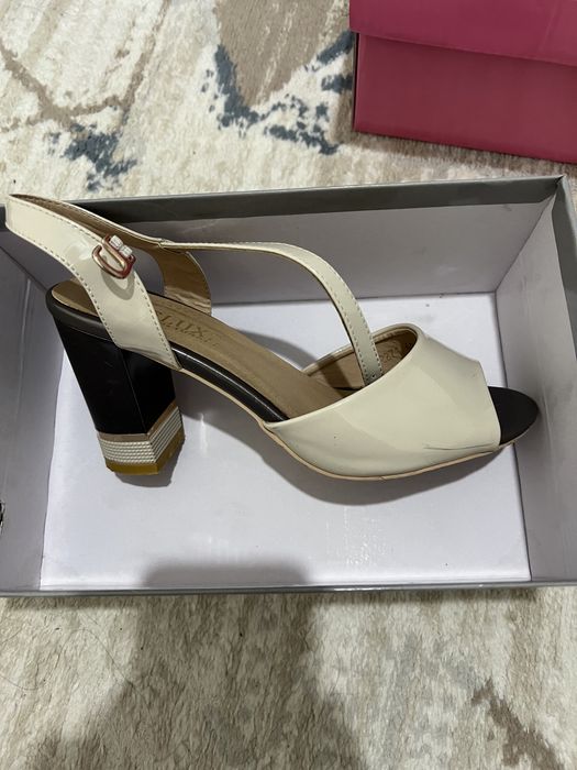 Продам босоножки