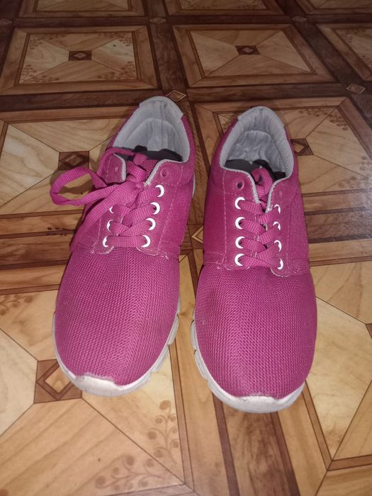 Кроссовки за 1500