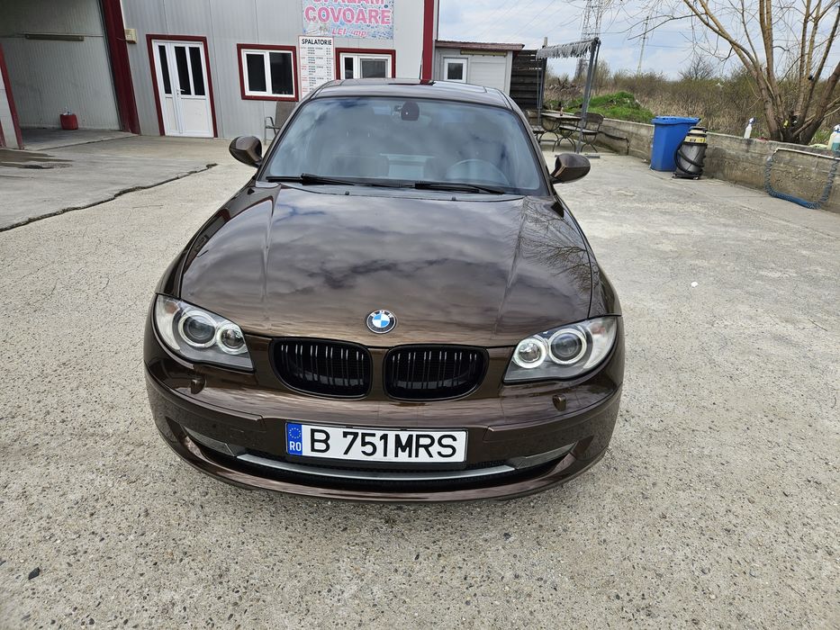 Bmw e87 an 2010 .