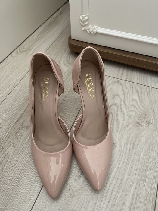 Обувки на висок ток