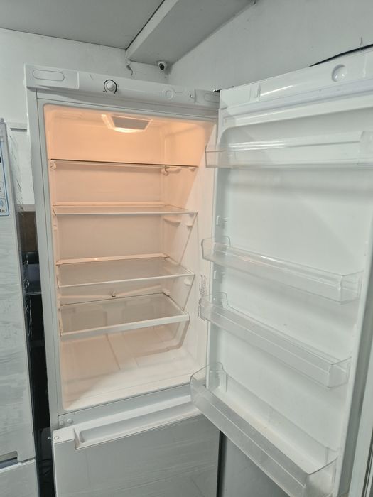 Продам холодильник Indesit