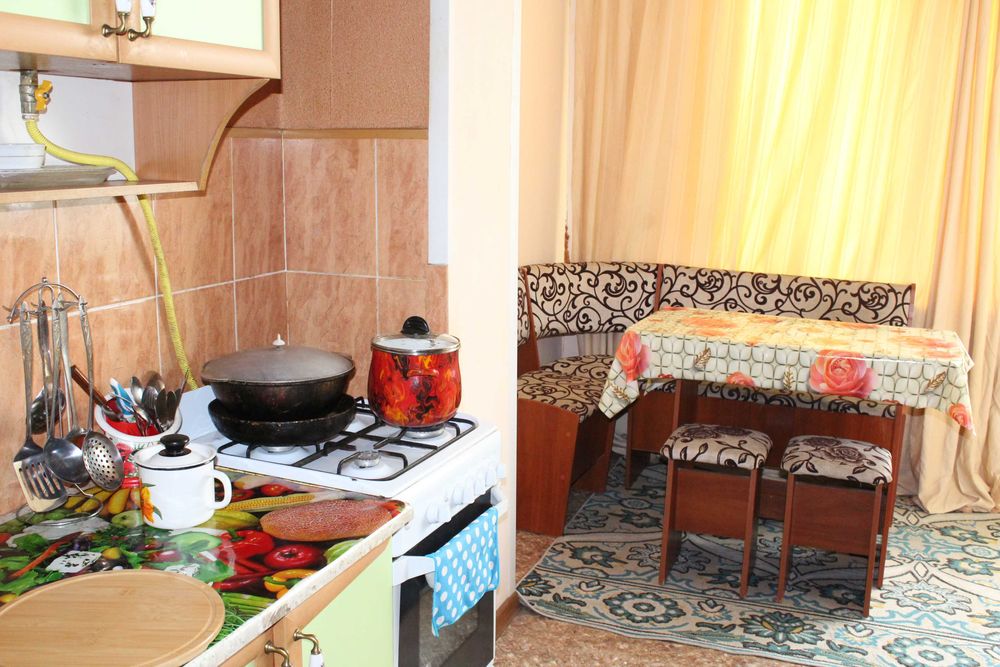 посуточно 3 ком кв 14 микр 3 дом 1 этаж ,набережная 5 мин. до моря