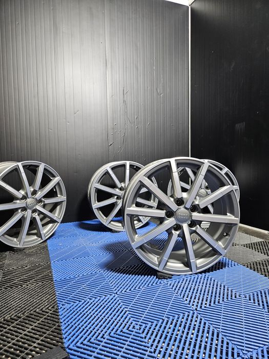 Vând jante r18 Audi 3 Originale