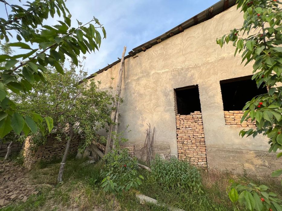 Nazarbek Saxovat maxallada uy sotiladi