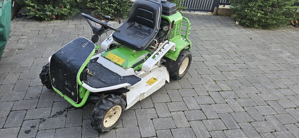 Tractoras tuns iarba inalta Etesia Attila 85