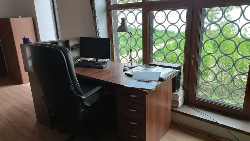 Продаётся нежилой участок 1,2 гектара со складом.