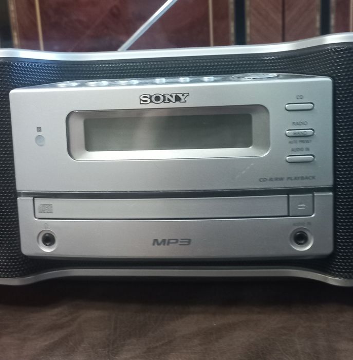 Аудиомагнитола SONY