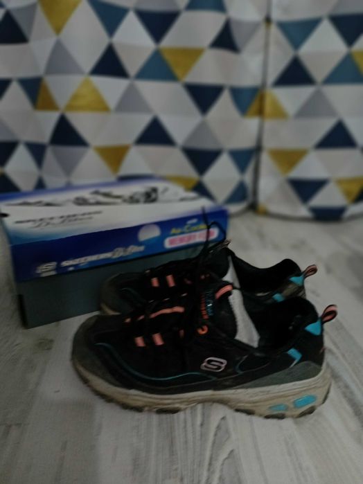 Продам кроссовки Skechers оригинал