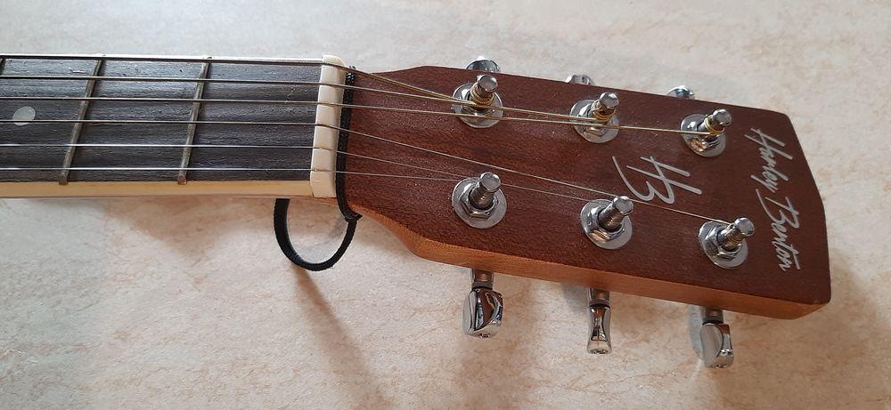 Mini chitară electroacustica