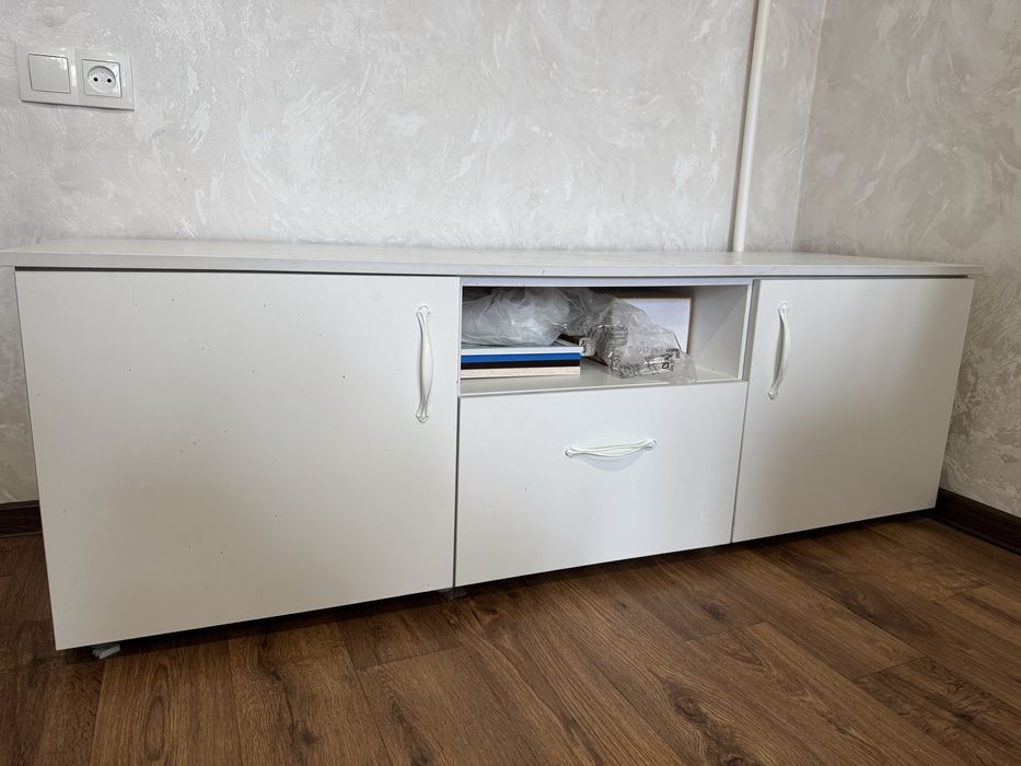 Продам тумбу под телевизор