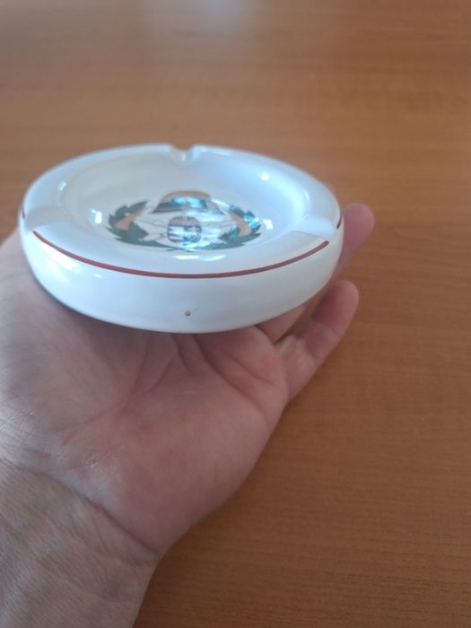 Ceramica veche-Jandarmeria ungureasca Scrumiera lucrata manual semnata Reicher K