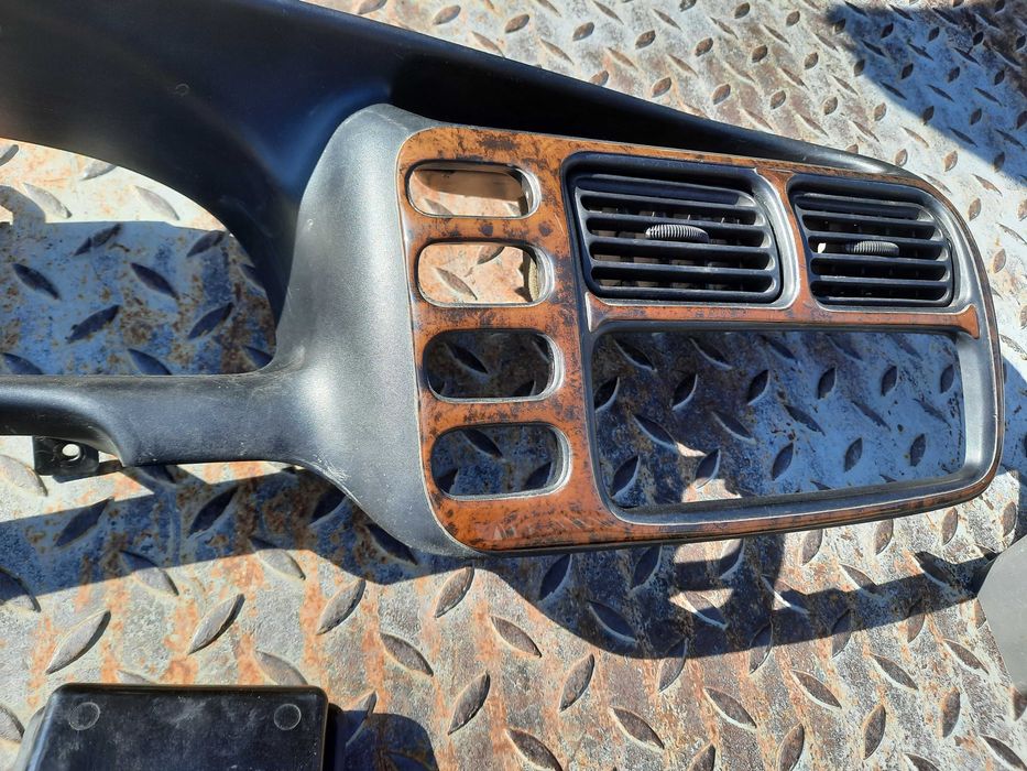 Махагонови апликации за Сузуки Гранд Витара