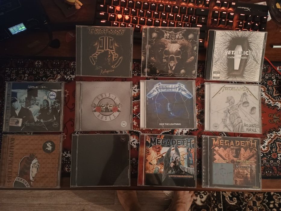 Продам cd диски с музыкой в жанре метал