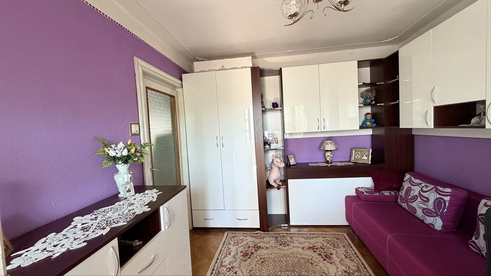 Se oferă spre vânzare un apartament cu 3 camere, situat în centrul municipiului Beiuș, pe Aleea Moților – Esplanada