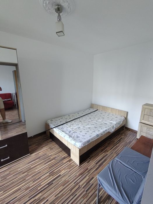 Închiriez apartament Cuza Vodă 3 camere