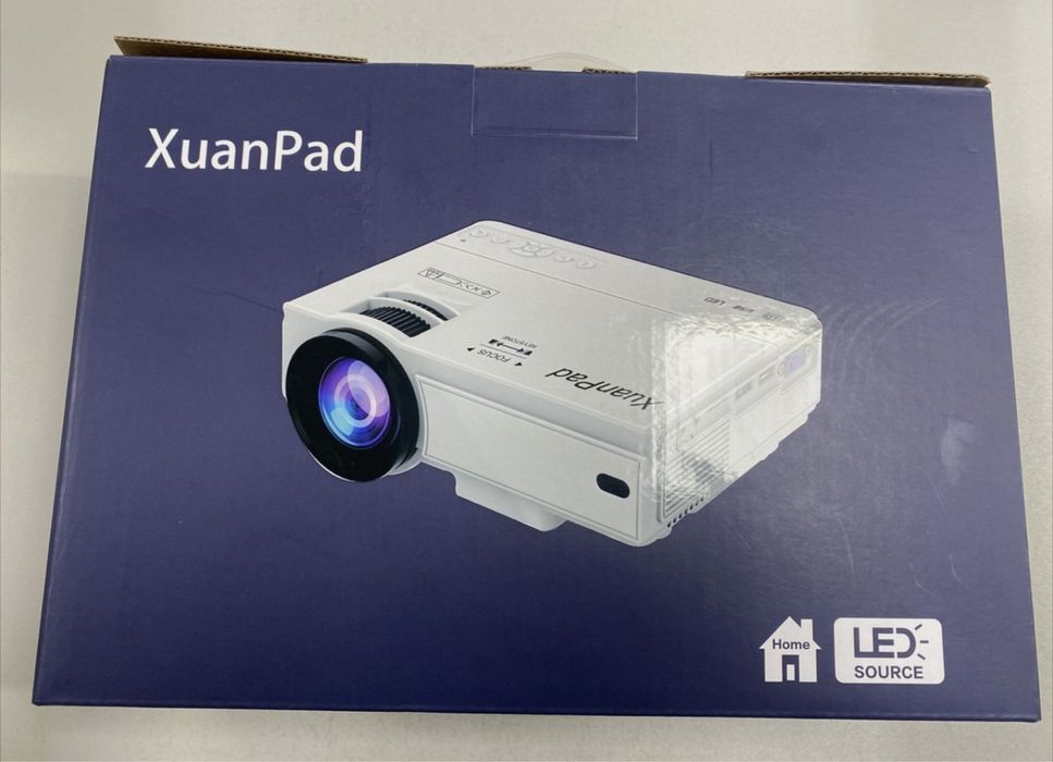 Проектор за стена